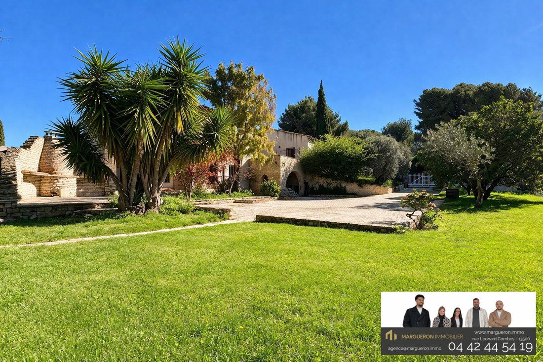 House in Saint-Mitre-les-Remparts, Provence-Alpes-Côte d'Azur, France 4 - 17456368