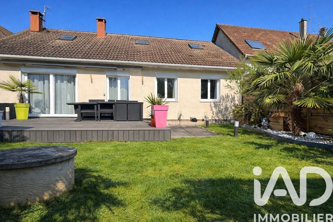 House in Champigny-sur-Marne, Ile-de-France, France 1 - 17459864