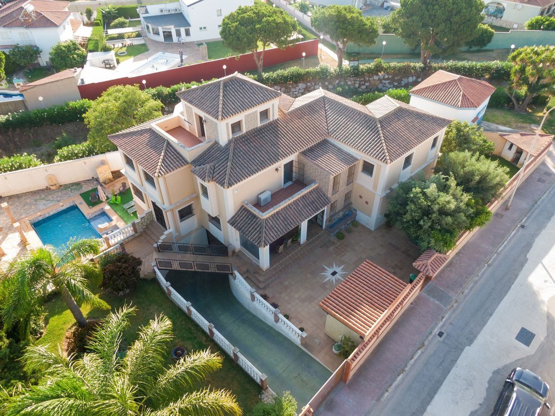 Villa in La Linea de la Concepcion, Andalusia, Spain 5 - 17463538