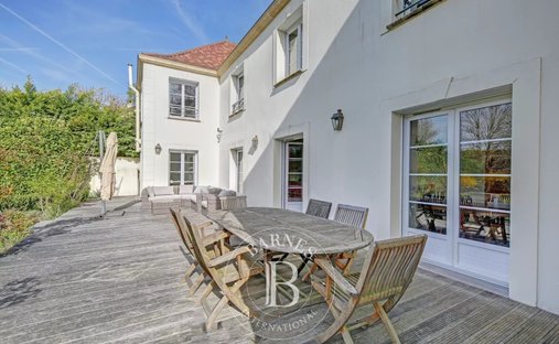 Château Saint Nom La Bretèche 1074.0 Sqm 10 Bedrooms