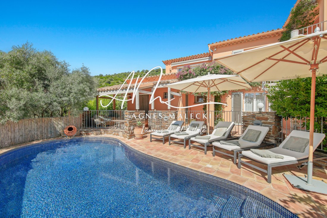 Estate in Le Lavandou, Provence-Alpes-Côte d'Azur, France 4 - 17462691