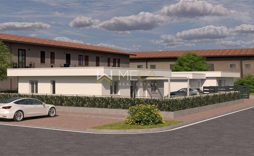 Villa in Raffa, Lombardy, Italy 1