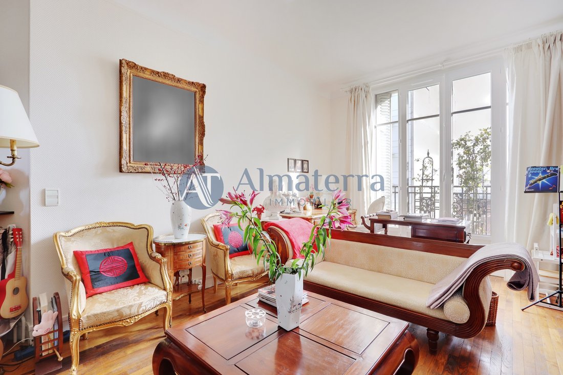 Apartment in Lorette-Martyrs, Paris 9e Arrondissement, Paris 2 - 17451396