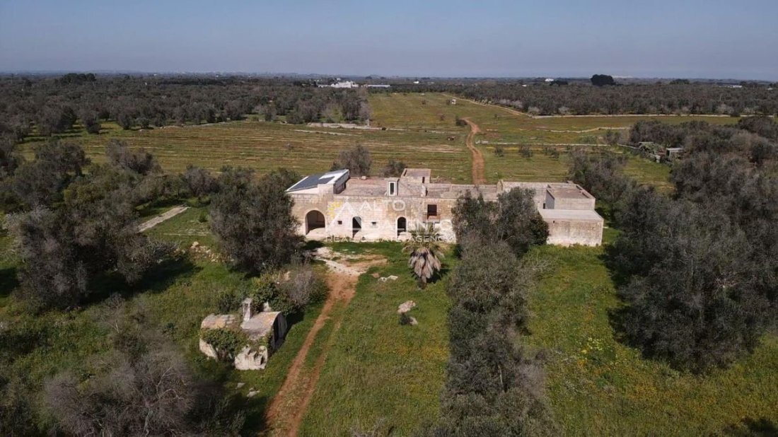 Estate in Ceglie Messapica, Apulia, Italy 2 - 16629629