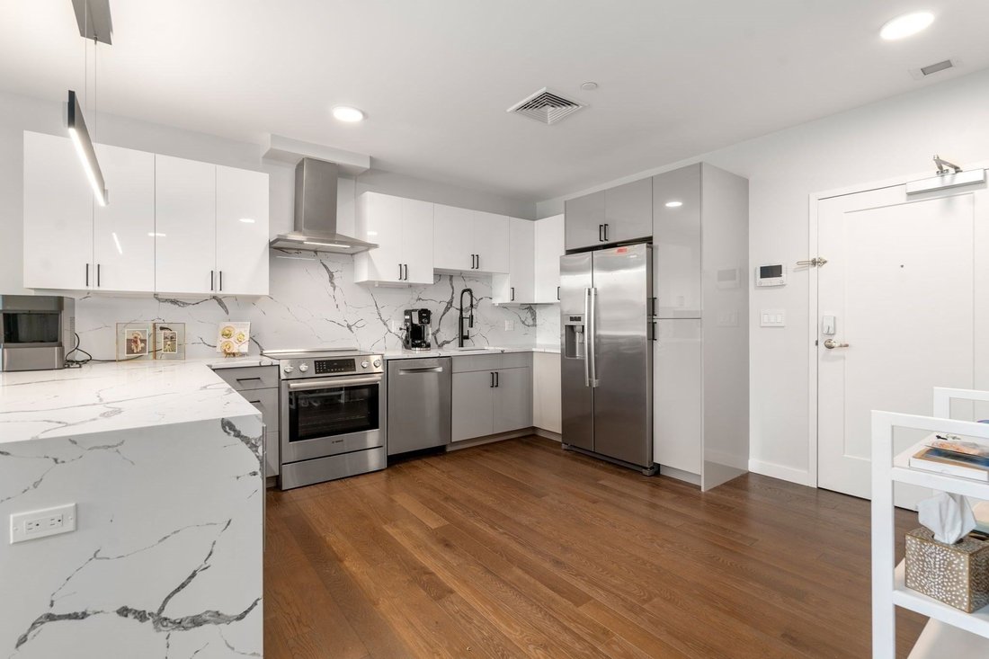 Condo in Newton, Massachusetts, United States 5 - 17458556