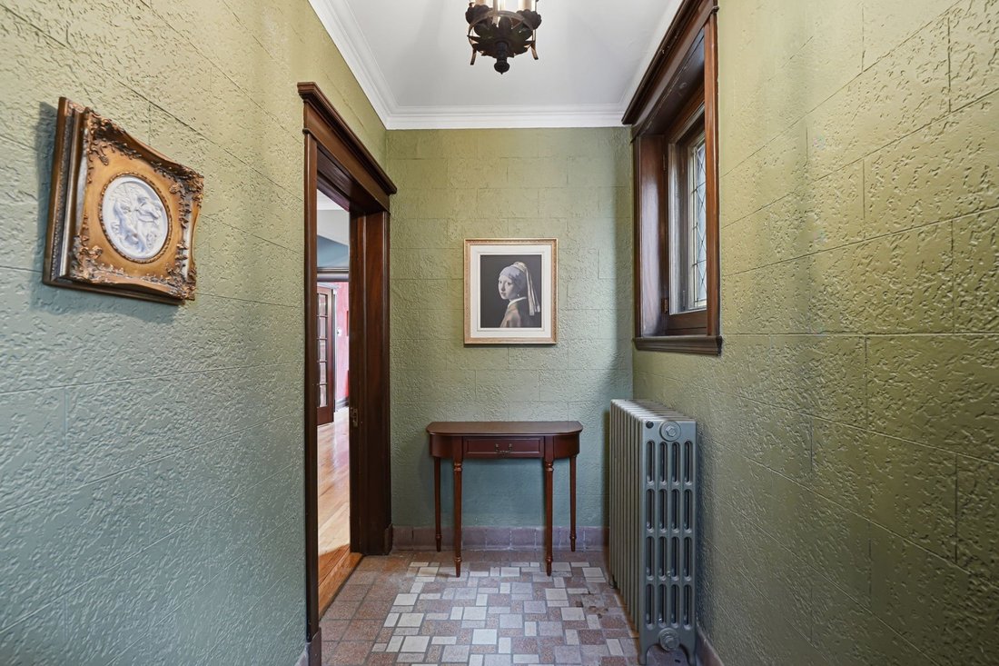 House in Montréal, Quebec, Canada 2 - 17454812