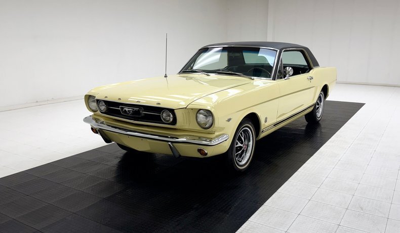 Coupe in Morgantown, United States 1 - 17456937
