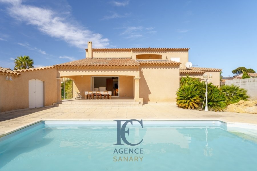 House in Saint-Cyr-sur-Mer, Provence-Alpes-Côte d'Azur, France 1 - 17454334