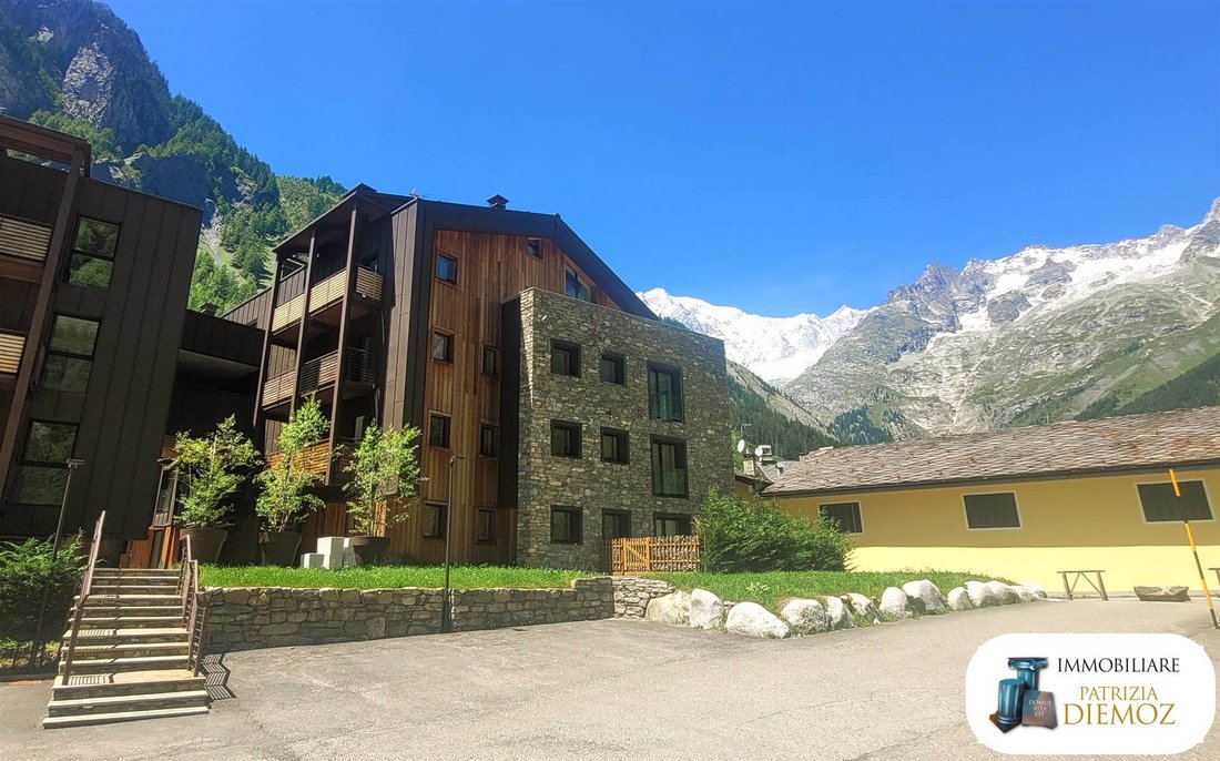 Apartment in Courmayeur, Aosta Valley / Vallée d'Aoste, Italy 3 - 17460424