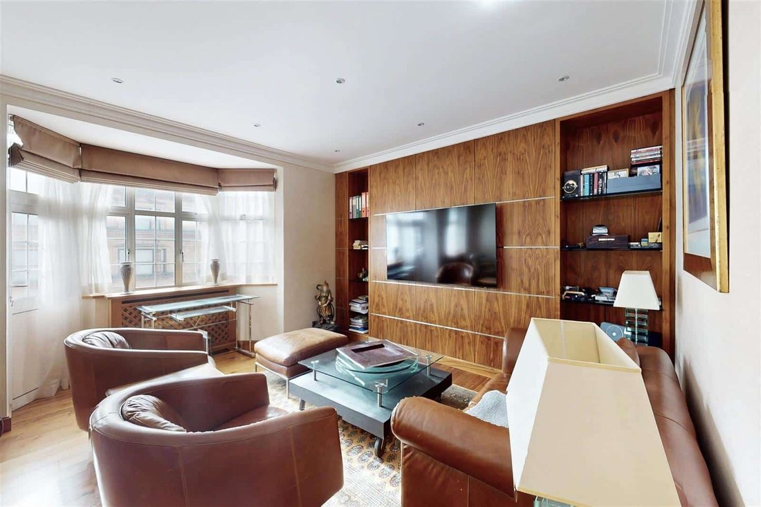 Apartment in Knightsbridge, Kensington And Chelsea, England 2 - 17453315