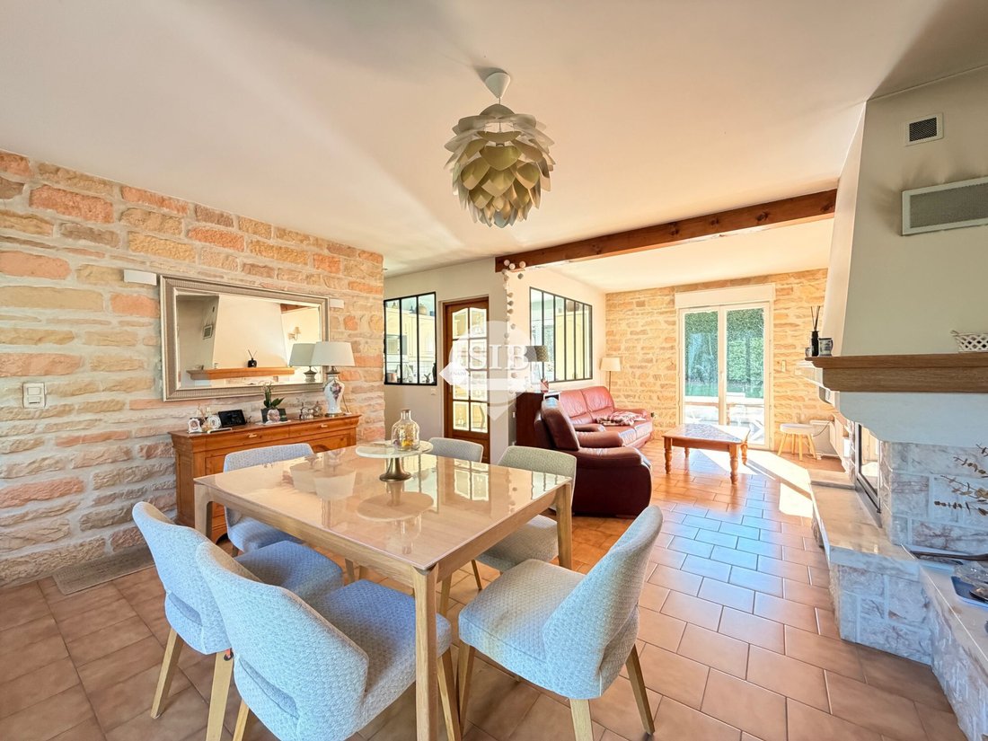 House in La Ville-du-Bois, Ile-de-France, France 2 - 17244852