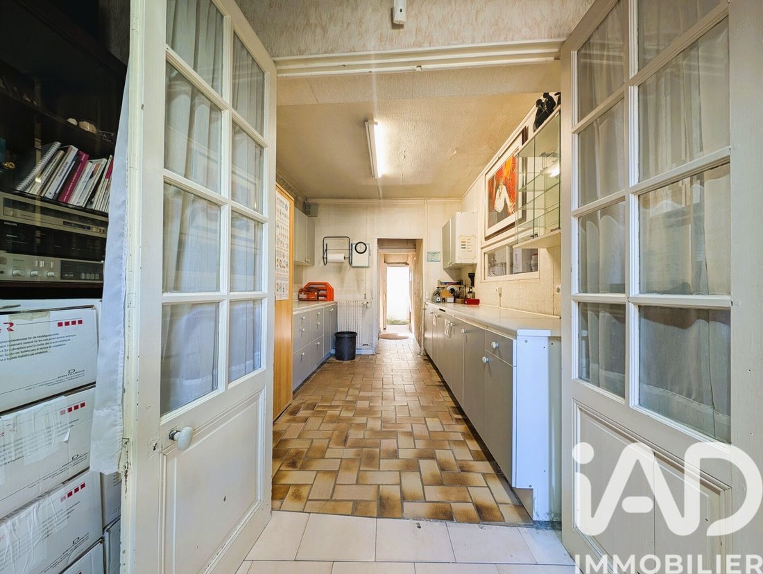 House in Neuilly-Plaisance, Ile-de-France, France 1 - 17459853