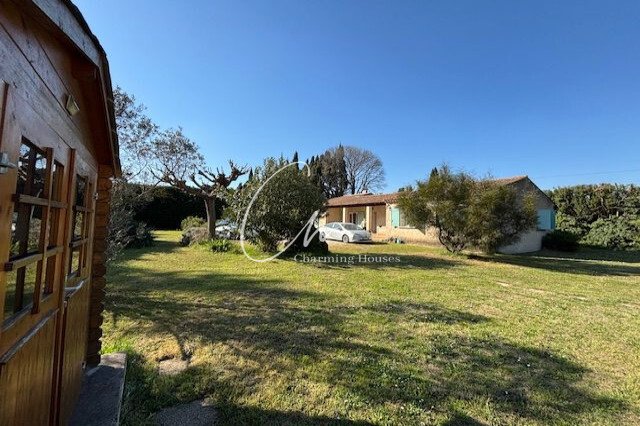 Villa in Saint-Rémy-de-Provence, Provence-Alpes-Côte d'Azur, France 1 - 17416052