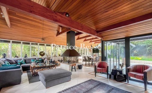 Château Saint Nom La Bretèche 1074.0 Sqm 10 Bedrooms