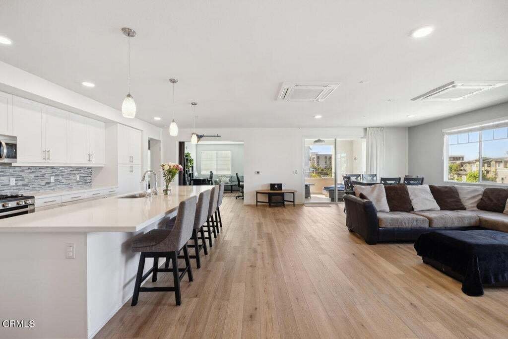 Condo in Oxnard, California, United States 5 - 17463127