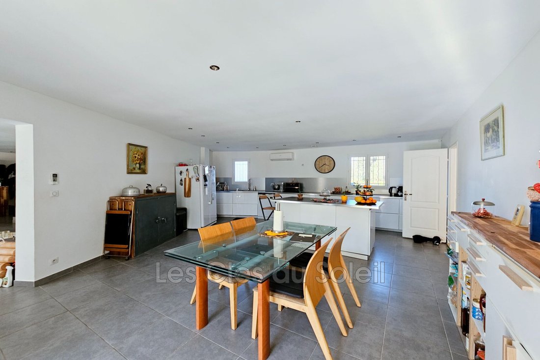 Villa in Montfort-sur-Argens, Provence-Alpes-Côte d'Azur, France 2 - 17456948