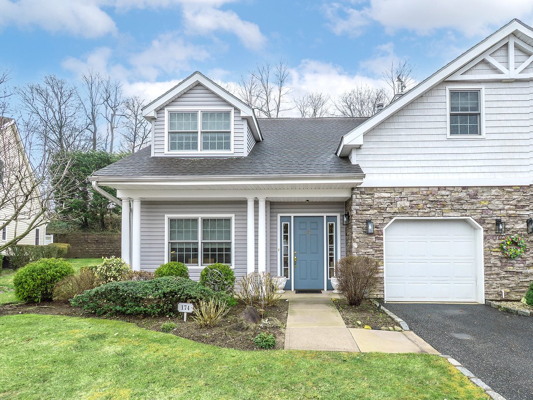 Condo in Port Washington, New York, United States 3 - 17452228