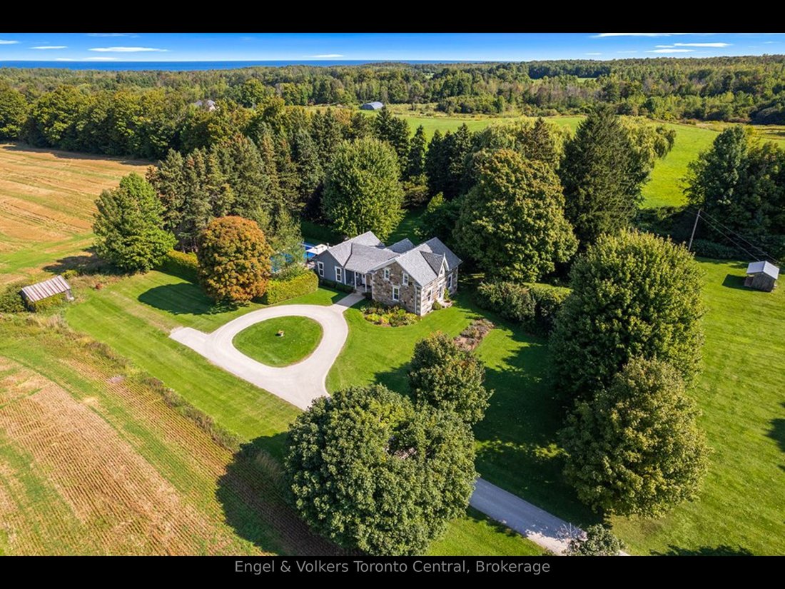 House in Meaford, Ontario, Canada 1 - 17460403