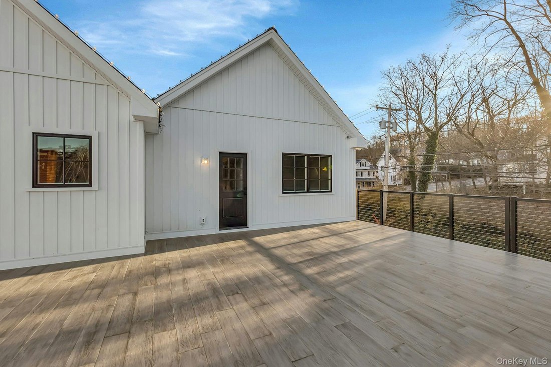 Port Jefferson, New York, United States 2 - 17459167