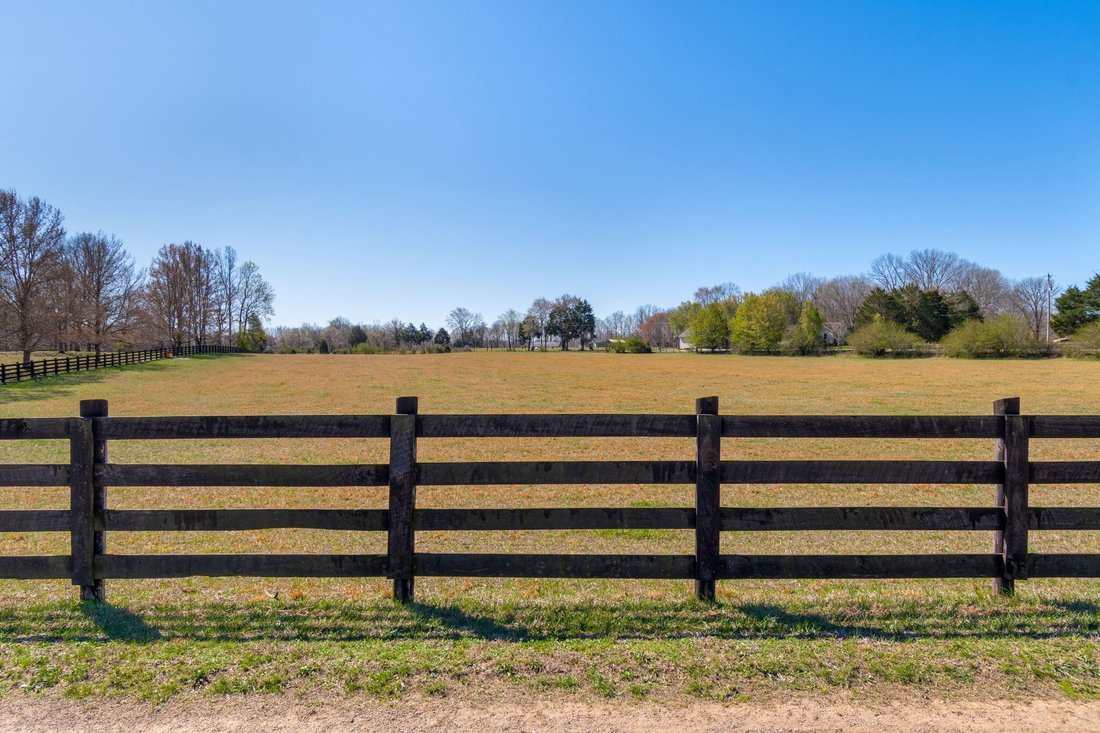 Land in Charlotte, Tennessee, United States 5 - 17451104