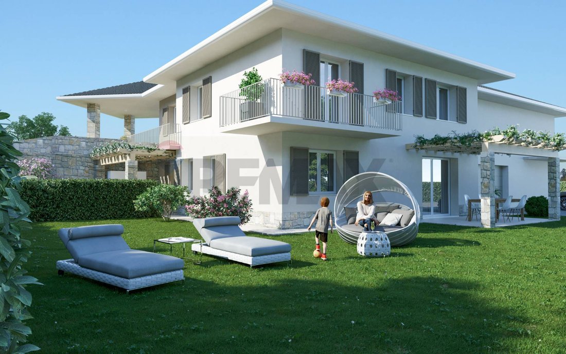 House in Rogno, Lombardy, Italy 2 - 17460726