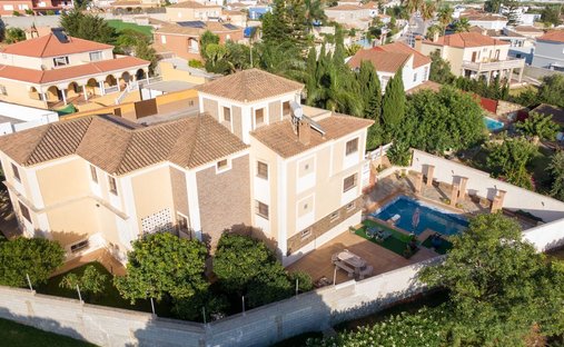 Villa in La Linea de la Concepcion, Andalusia, Spain 1