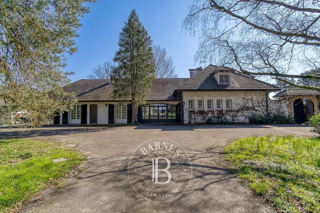 Estate in Villars-les-Dombes, Auvergne-Rhône-Alpes, France 1 - 17459127