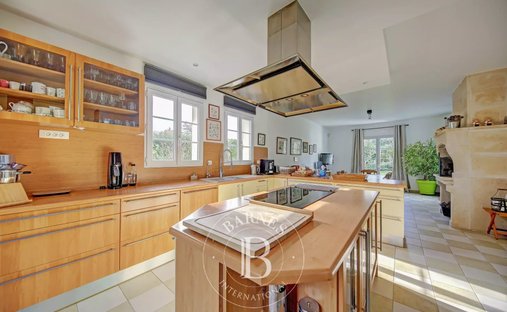 Château Saint Nom La Bretèche 1074.0 Sqm 10 Bedrooms