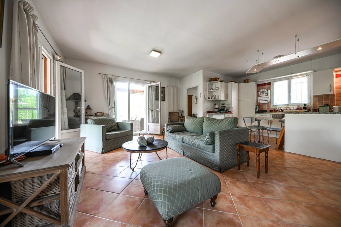 Villa in Uzès, Occitania, France 3 - 17451585