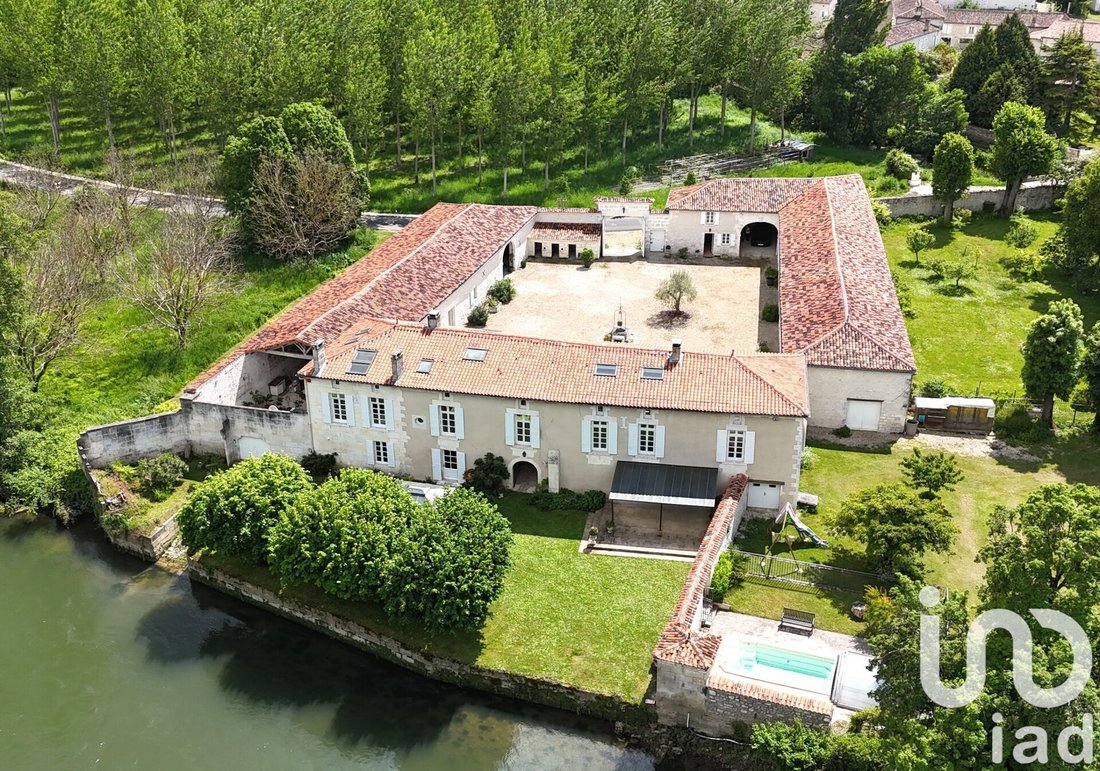 House in Bourg-Charente, Nouvelle-Aquitaine, France 1 - 17459855