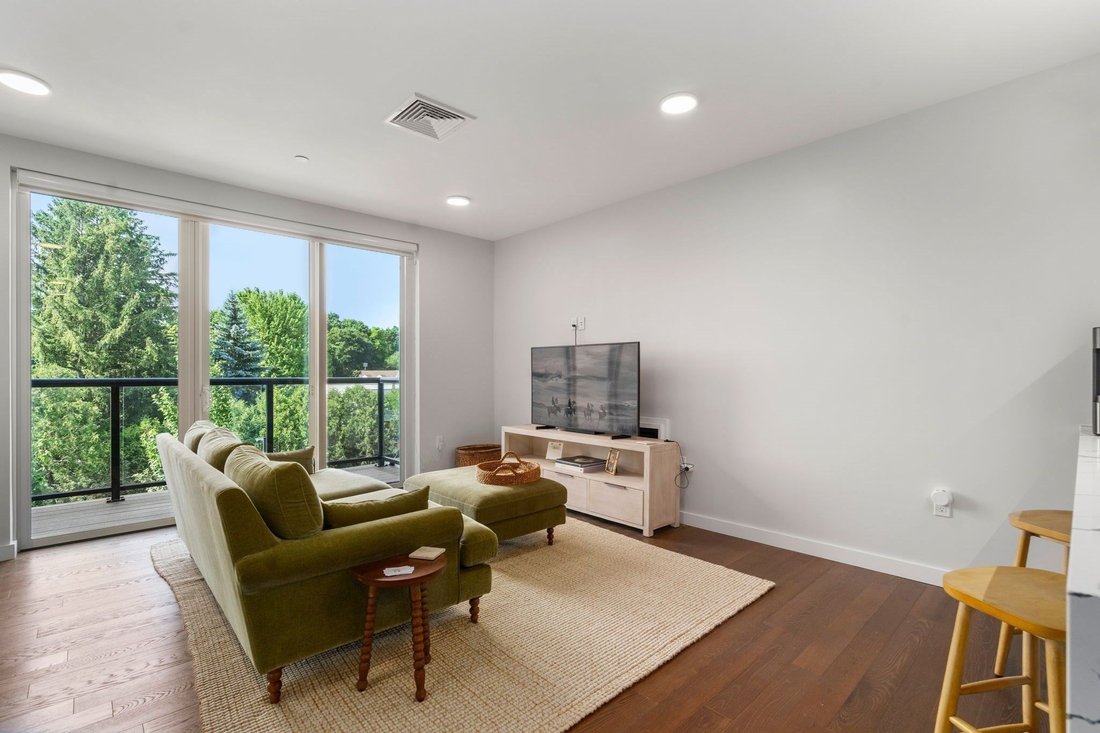 Condo in Newton, Massachusetts, United States 4 - 17458556
