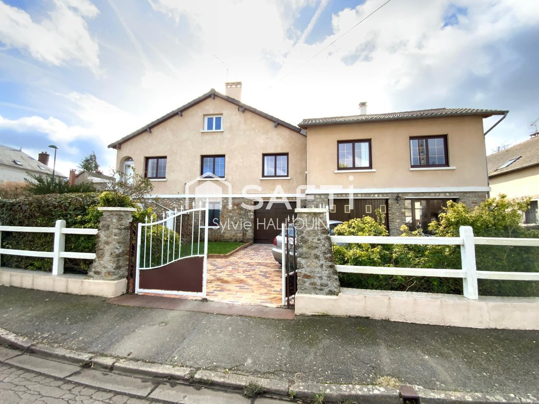House in Les Essarts-le-Roi, Ile-de-France, France 1 - 17416603