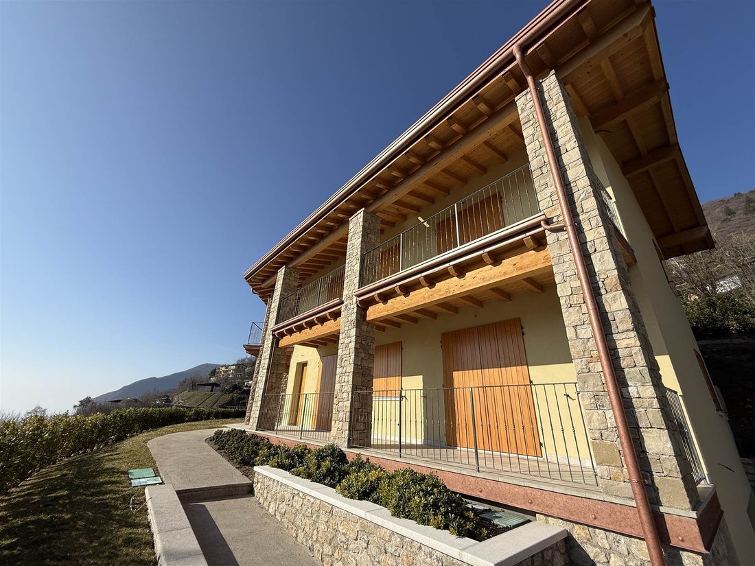 Villa en Tignale, Lombardía, Italia 2 - 17456709