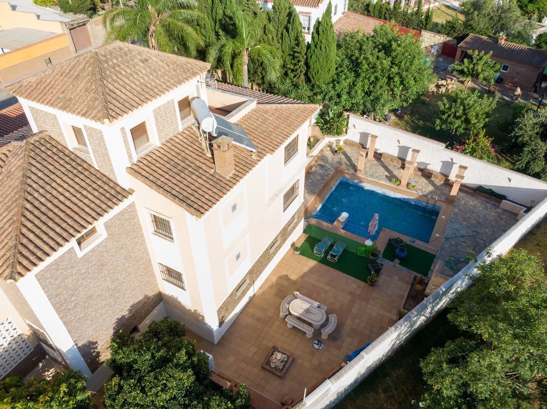 Villa in La Linea de la Concepcion, Andalusia, Spain 2 - 17463538
