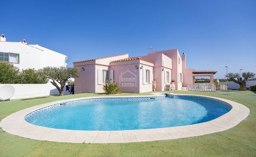 Villa en Villacarlos, Islas Baleares, España 1