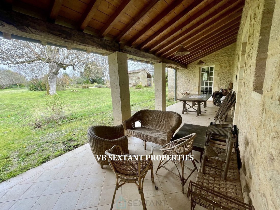 Estate in Branne, Nouvelle-Aquitaine, France 2 - 17454988