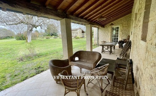 Estate in Branne, Nouvelle-Aquitaine, France 1