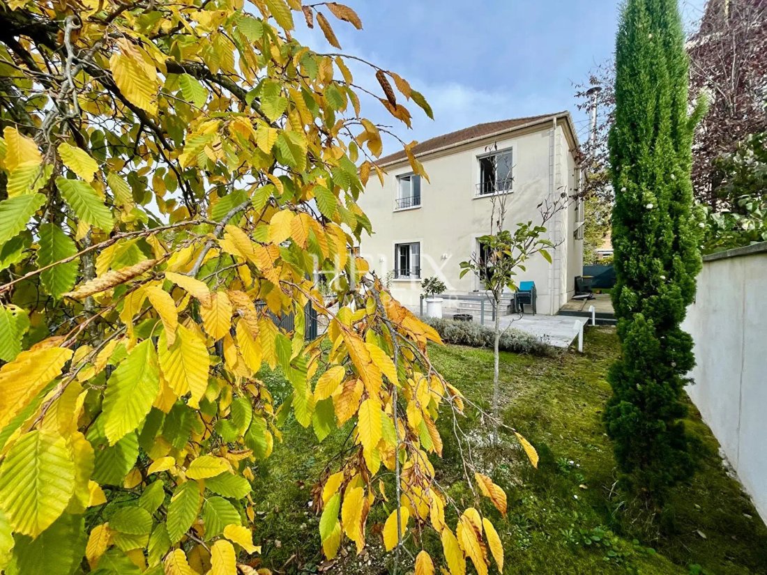 House in Chatou, Ile-de-France, France 1 - 17454288