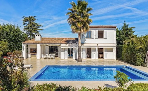 Villa in Vaug, Villeneuve-Loubet, France 1