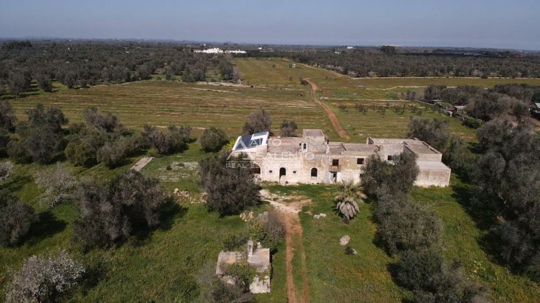 Estate in Ceglie Messapica, Apulia, Italy 4 - 16629629