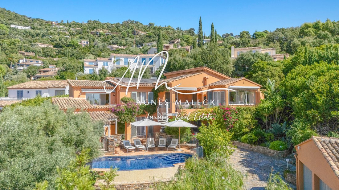 Estate in Le Lavandou, Provence-Alpes-Côte d'Azur, France 2 - 17462691
