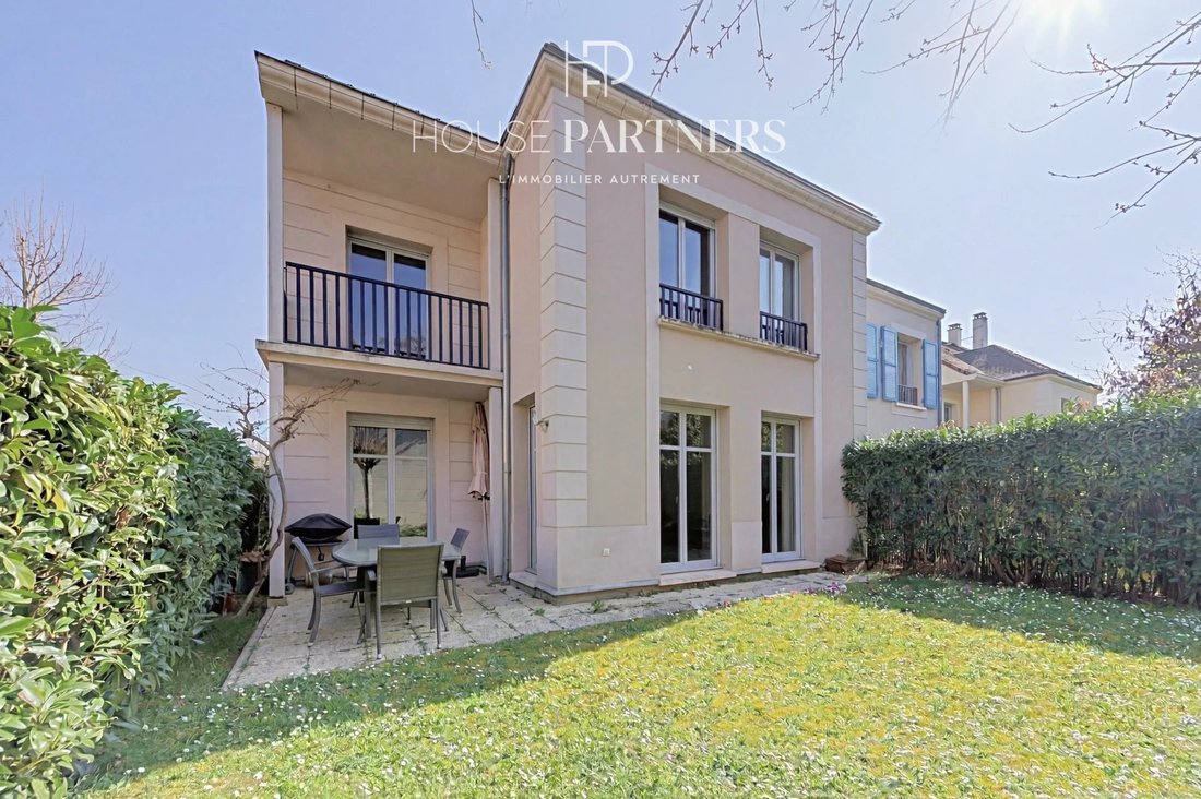 House in Marly-le-Roi, Ile-de-France, France 1 - 17459035