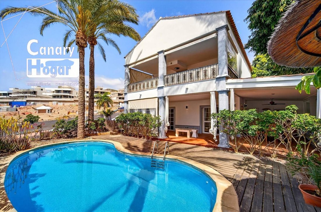 Villa in Los Cristianos, Canary Islands, Spain 1 - 17460309