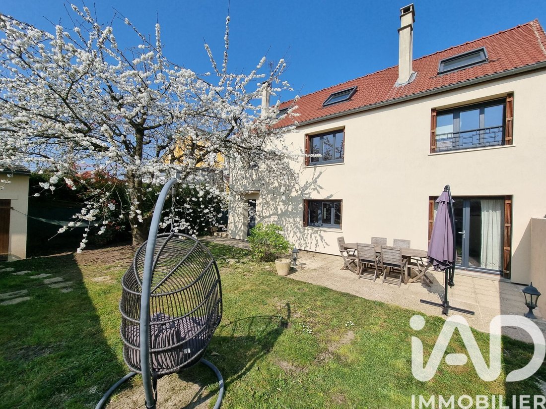 House in Sucy-en-Brie, Ile-de-France, France 1 - 16946456
