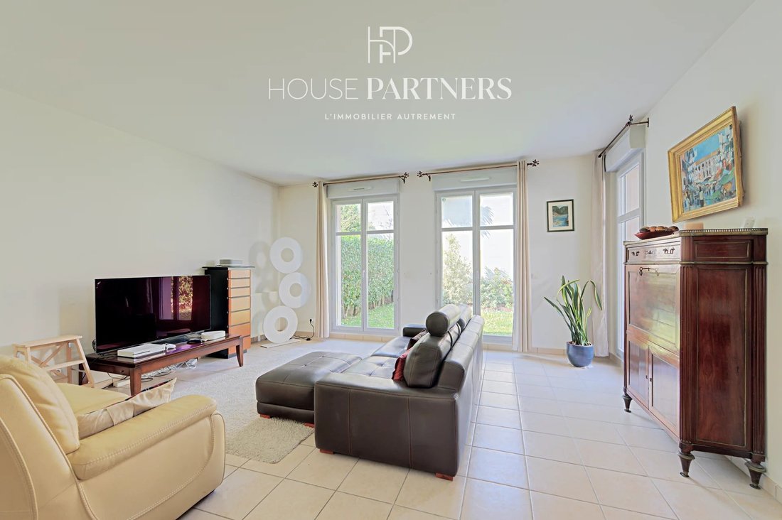 House in Marly-le-Roi, Ile-de-France, France 2 - 17459035