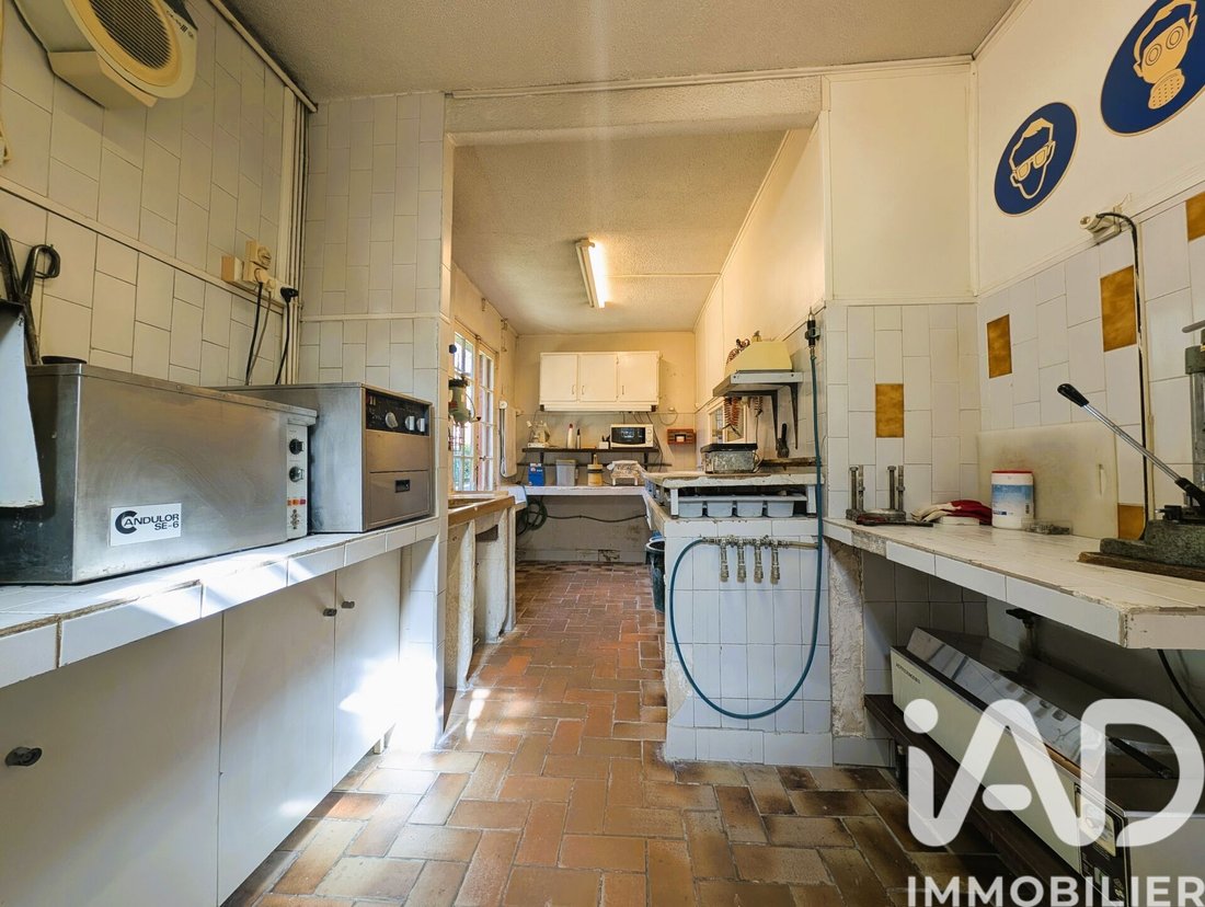 House in Neuilly-Plaisance, Ile-de-France, France 2 - 17459853