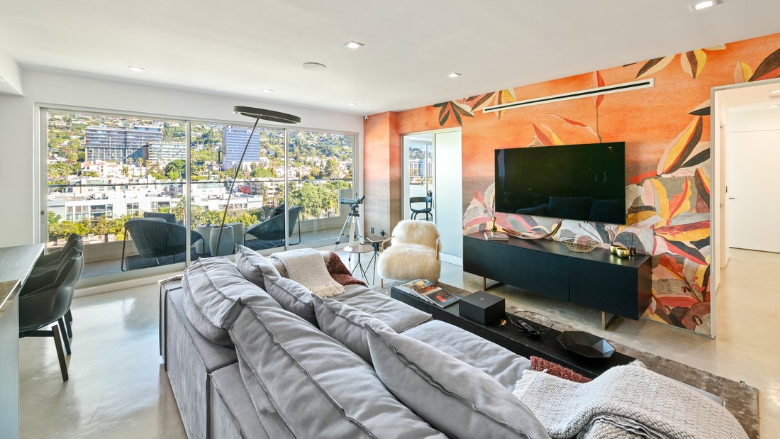 Condo in Los Angeles, California, United States 2 - 17335384