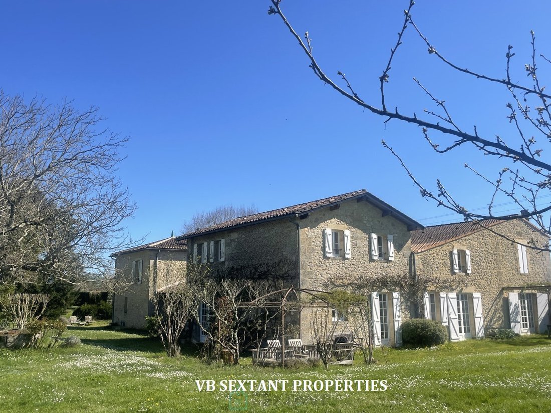 Estate in Branne, Nouvelle-Aquitaine, France 3 - 17454988