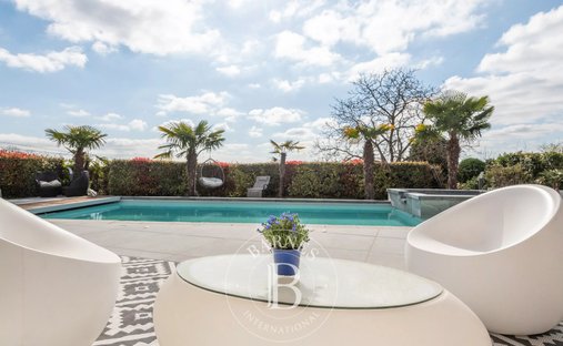 Casa en Centre-Bourg, Saint-Genis-Laval, Francia 1