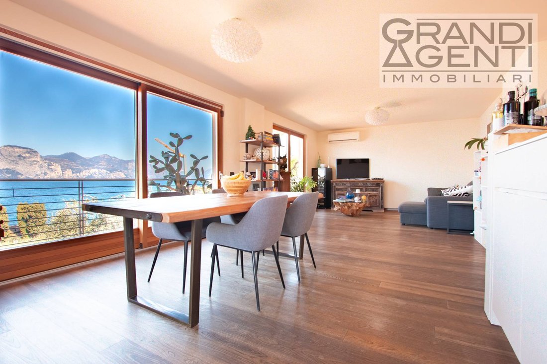 Villa in Brenzone sul Garda, Veneto, Italy 1 - 17455635